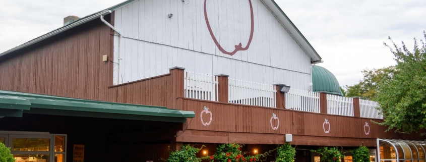 Exterior of White House Fruit Farm in Mahoning County.